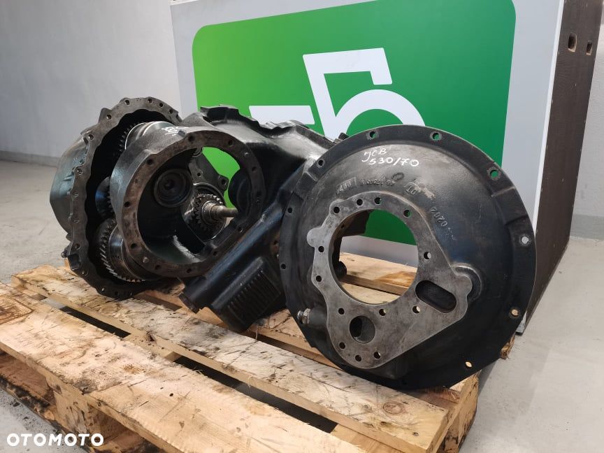 JCB 536-70 {Obudowa skrzyni Powershift} - 4