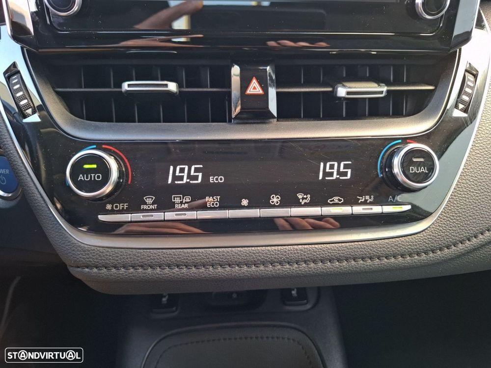 Toyota Corolla SD 1.8 Hybrid Luxury - 22