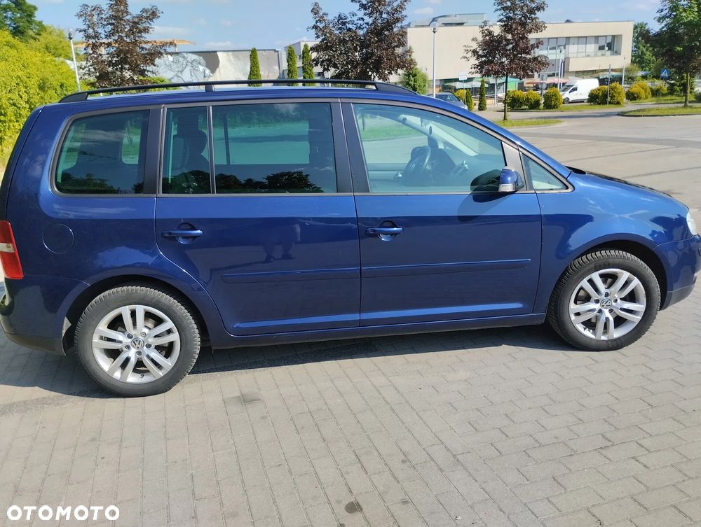 Volkswagen Touran 1.6 Conceptline - 8