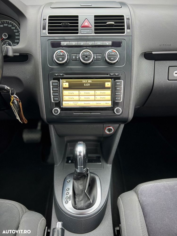 Volkswagen Touran 2.0 TDI DPF DSG Highline - 9