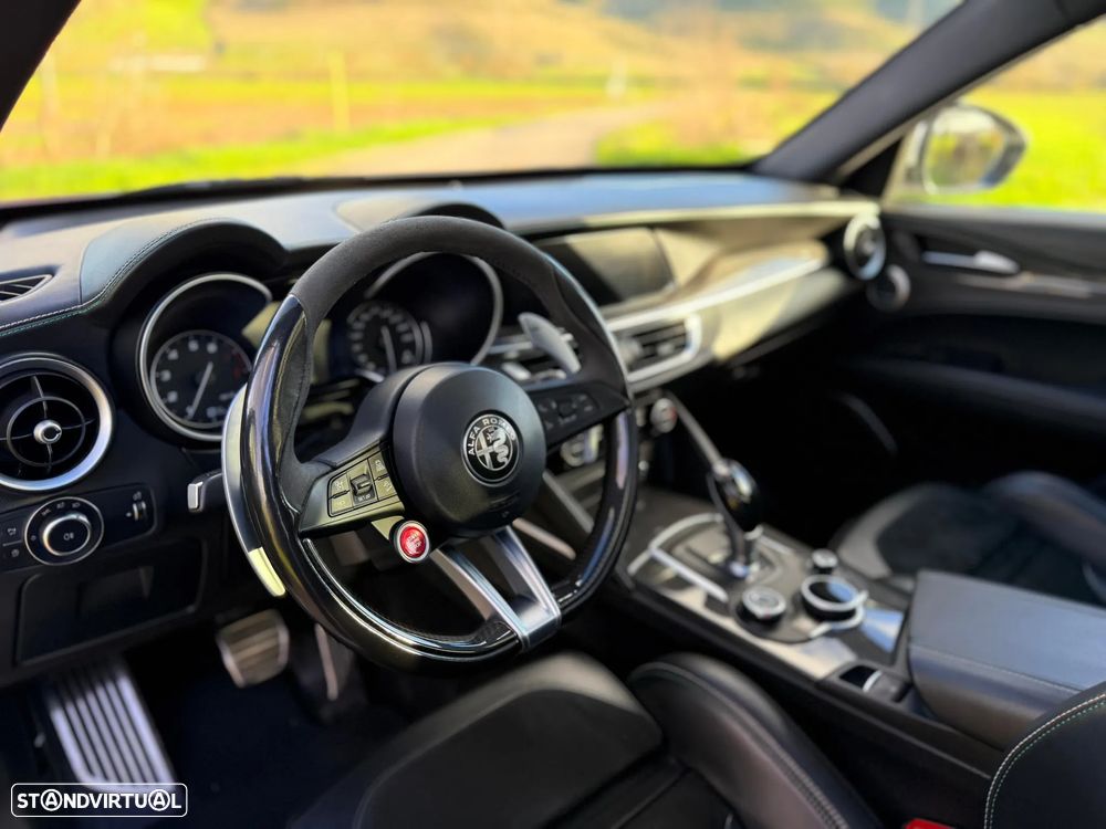 Alfa Romeo Stelvio V6 2.9 Bi-Turbo AT8-Q4 Quadrifoglio - 10