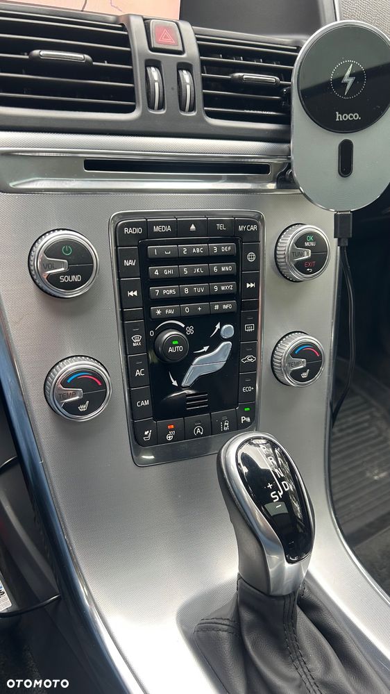 Volvo XC 60 D4 Momentum - 22