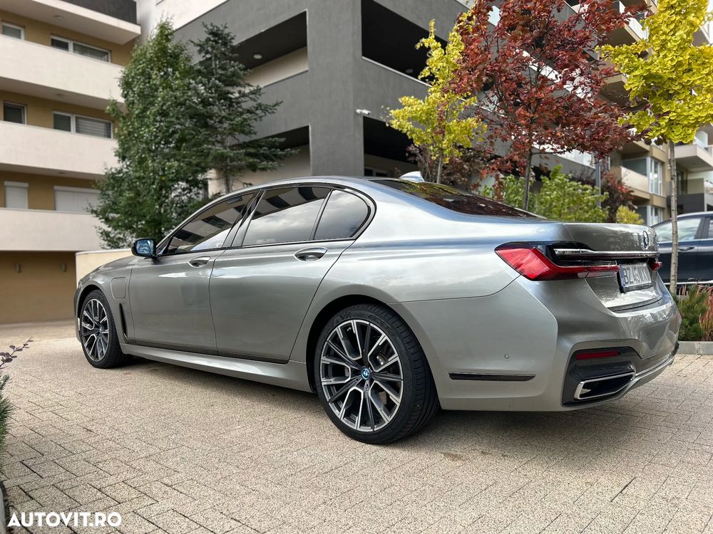 BMW Seria 7 745e - 17