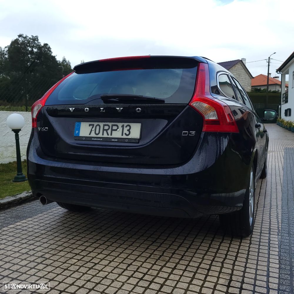 Volvo V60 2.0 D3 Momentum - 5