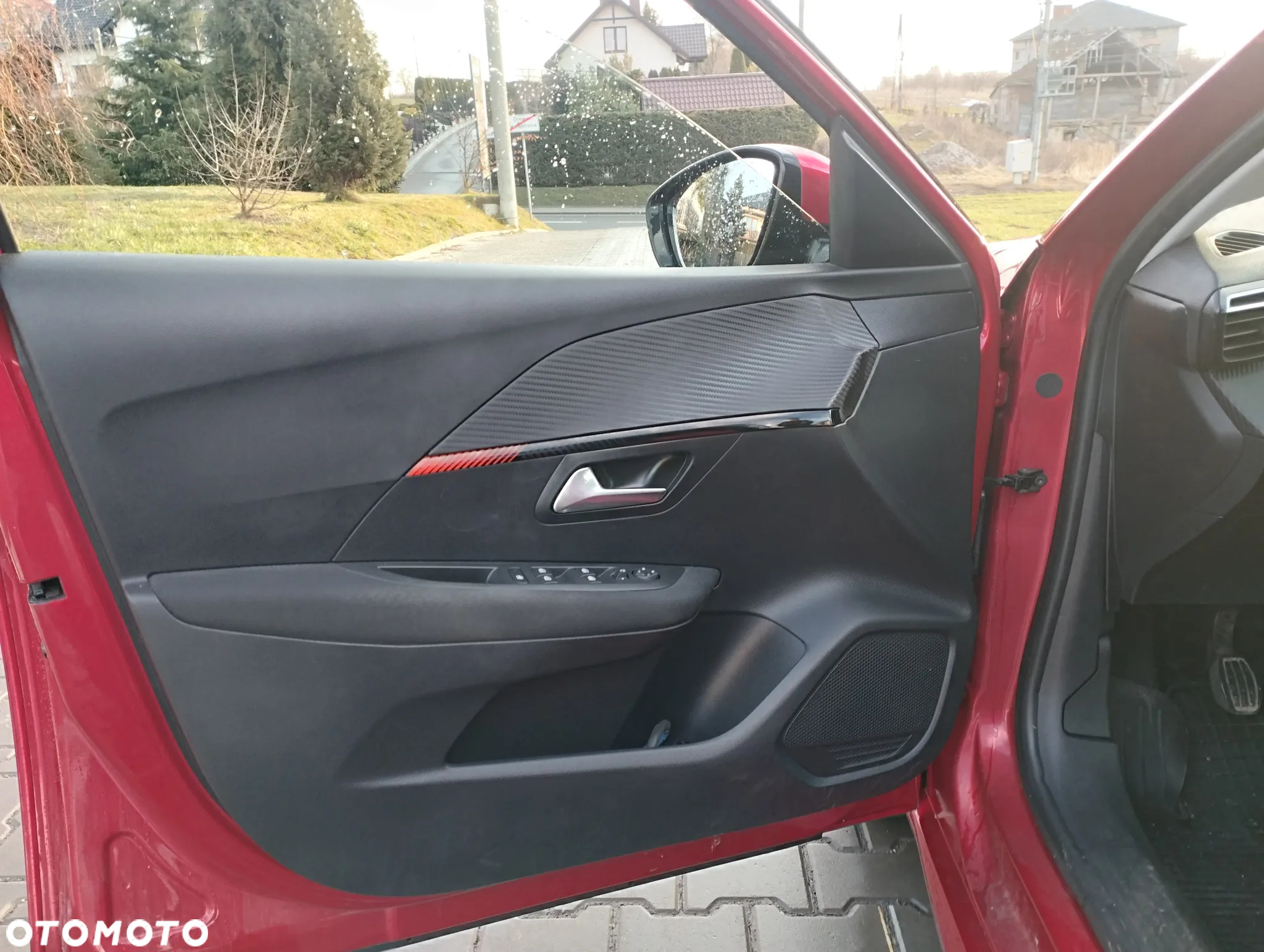 Peugeot 208 - 10