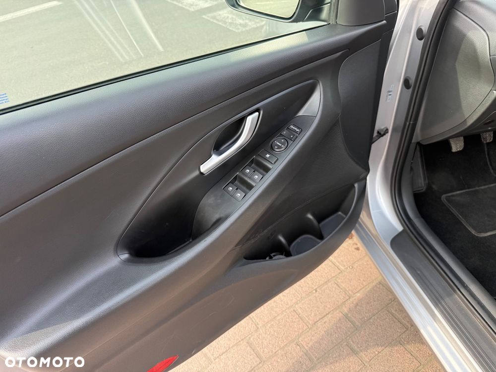 Hyundai i30 1.5 T-GDI 48V-Hybrid Advantage - 16