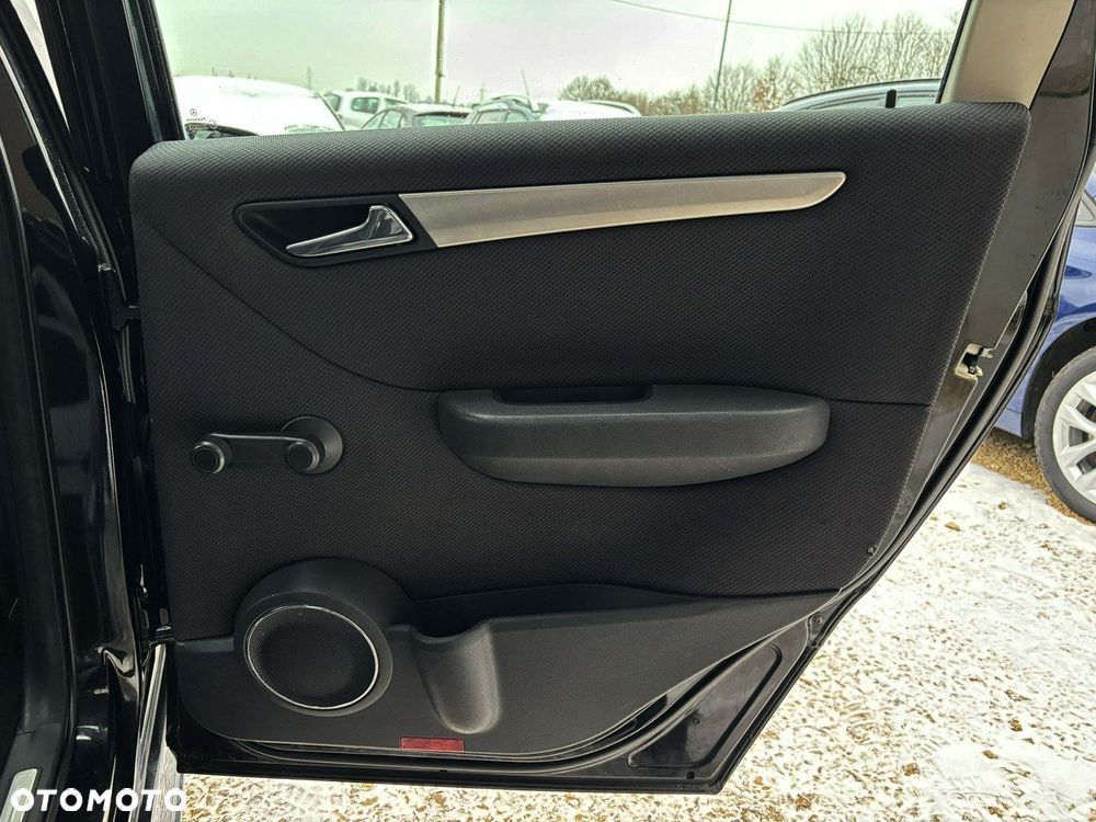 Mercedes-Benz Klasa B 180 Autotronic - 19