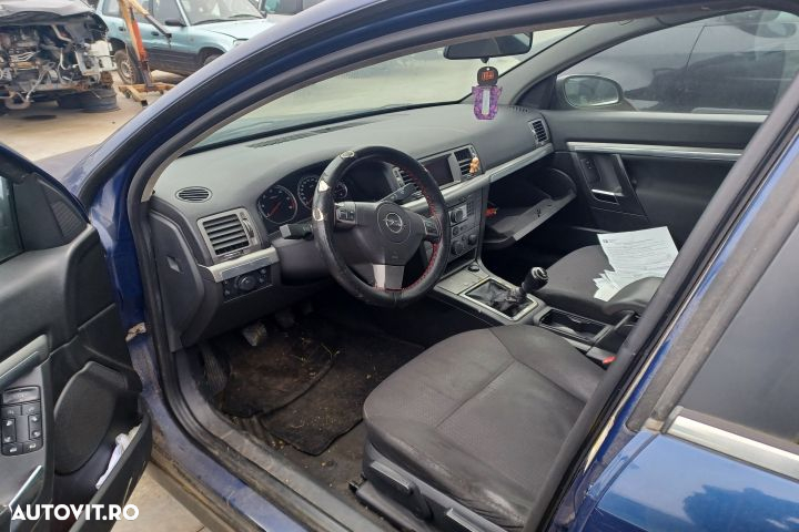 GRILA AERISIRE Opel Vectra C (facelift)  [din 2005 pana  2009] seria wagon 5-usi 1.9 CDTi MT (120 h - 7