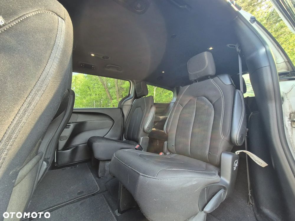 Chrysler Pacifica - 23