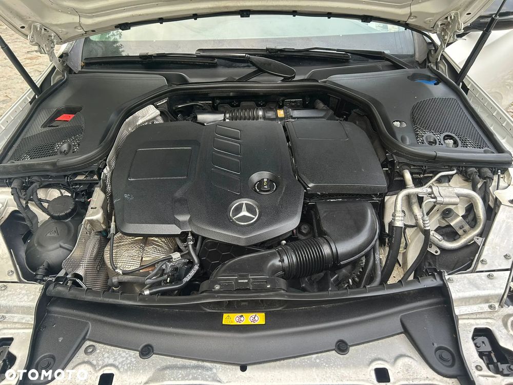 Mercedes-Benz Klasa E 220 d 9G-TRONIC - 22