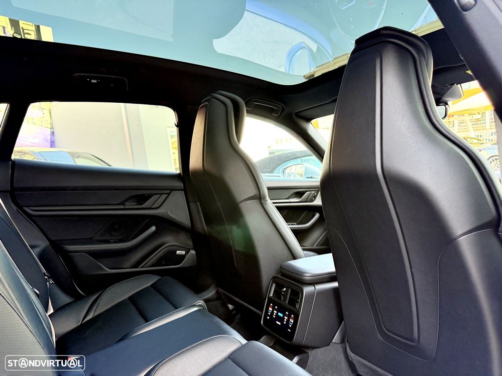 Porsche Taycan Cross Turismo 4 - 33