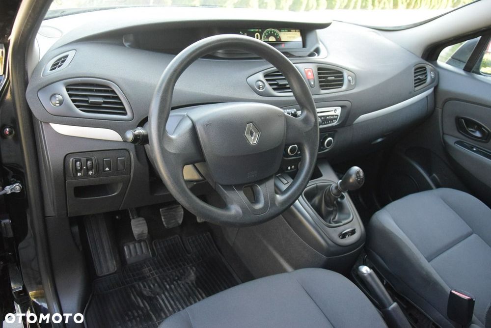 Renault Scenic 1.6 16V 110 Expression - 29