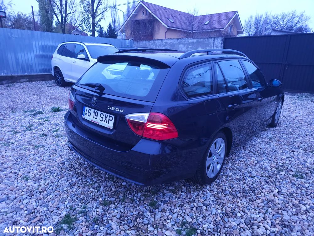 BMW Seria 3 320d Touring - 17