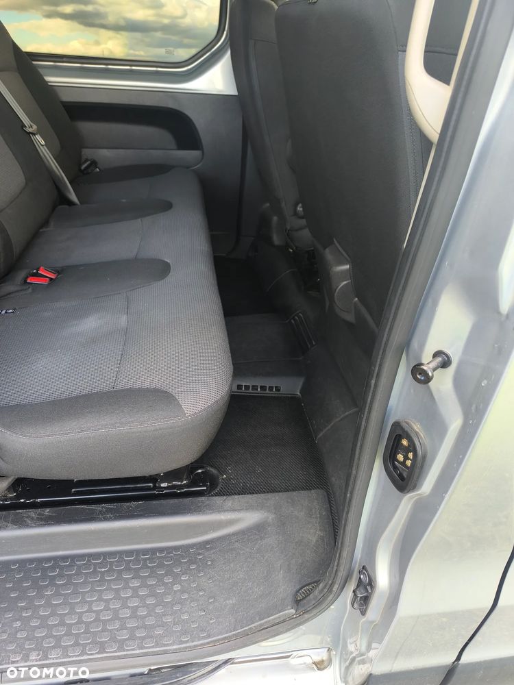 Renault Trafic 2.0 dCi - 11