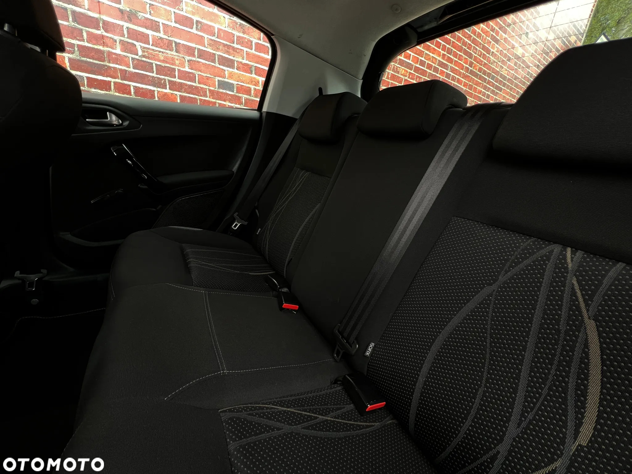 Peugeot 208 - 17