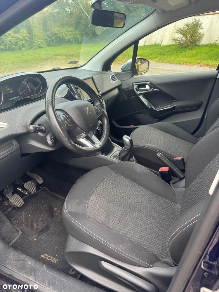 Peugeot 208 - 18
