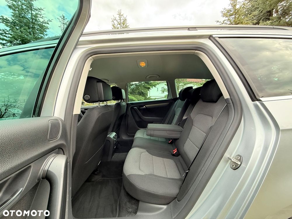 Volkswagen Passat 1.6 TDI DPF BlueMot Highline - 22