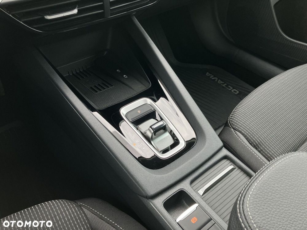 Skoda Octavia 1.5 TSI mHEV Selection DSG - 23