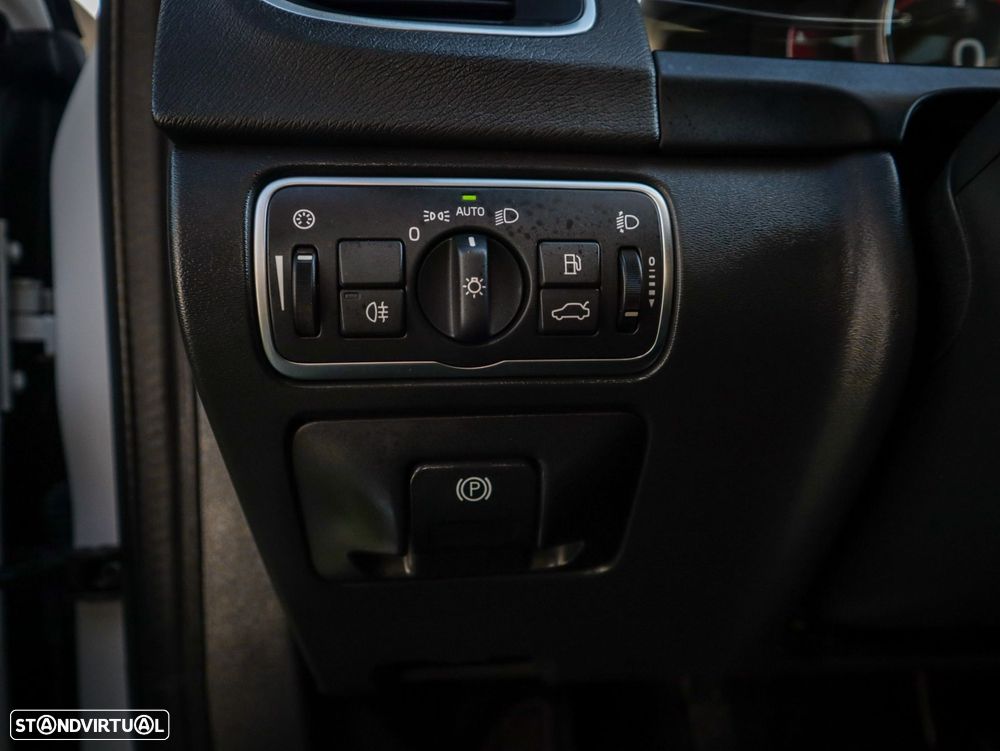 Volvo V60 2.0 D2 R-Design - 30