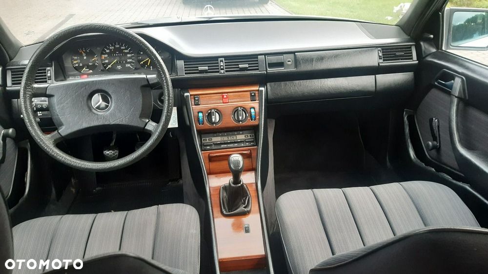 Mercedes-Benz W124 (1984-1993) - 16