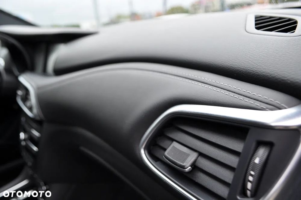 Infiniti Q30 1.6t DCT Premium Tech Cafe Teak - 35