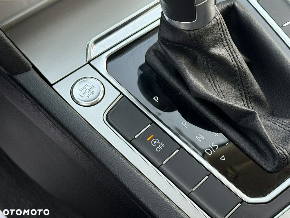 Volkswagen Passat - 20