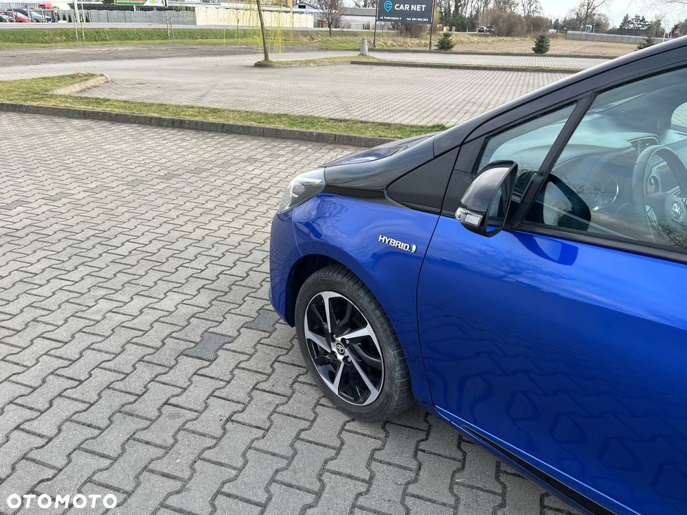 Toyota Yaris Hybrid 100 Selection - 23