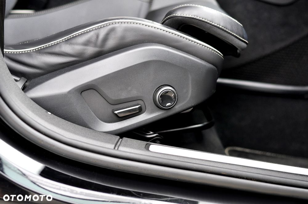 Volvo V60 T4 Geartronic R-Design - 28