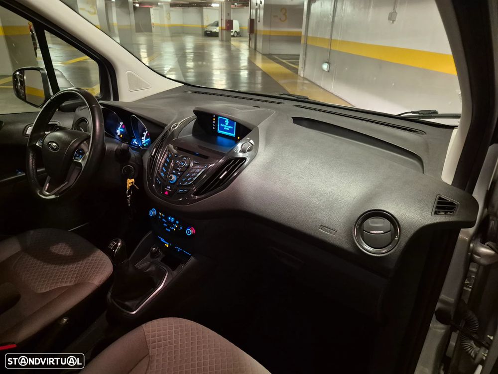 Ford Tourneo Courier 1.0 EcoBoost Titanium - 36