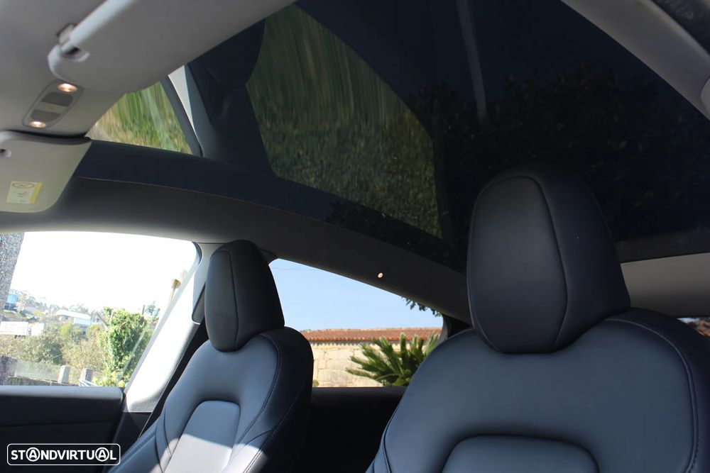 Tesla Model Y Performance Dual Motor AWD - 11