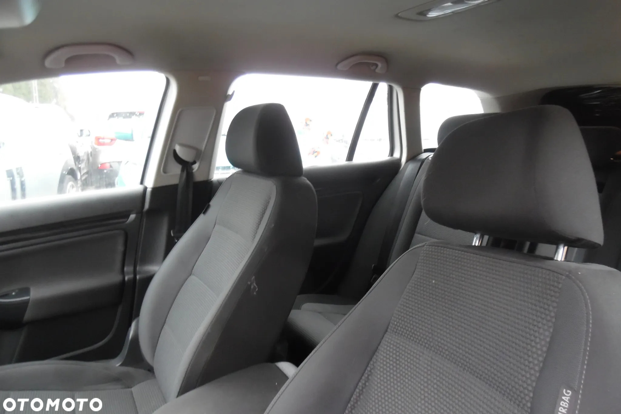 Volkswagen Golf 1.6 TDI BlueMotion Technology Comfortline - 8