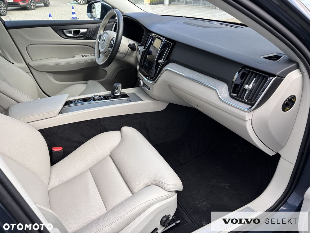 Volvo V60 Cross Country - 10