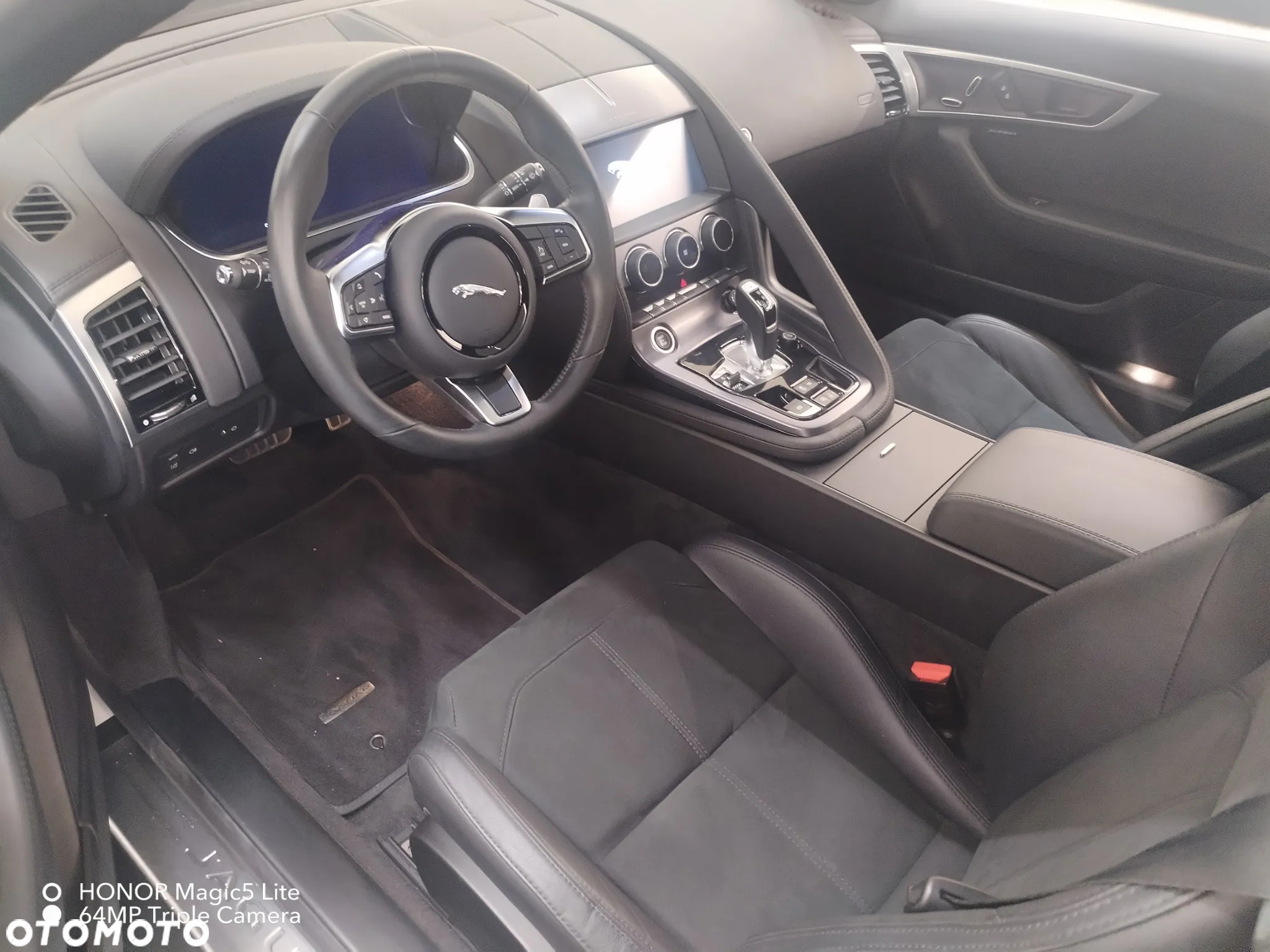 Jaguar F-Type Coupe P300 First Edition - 8