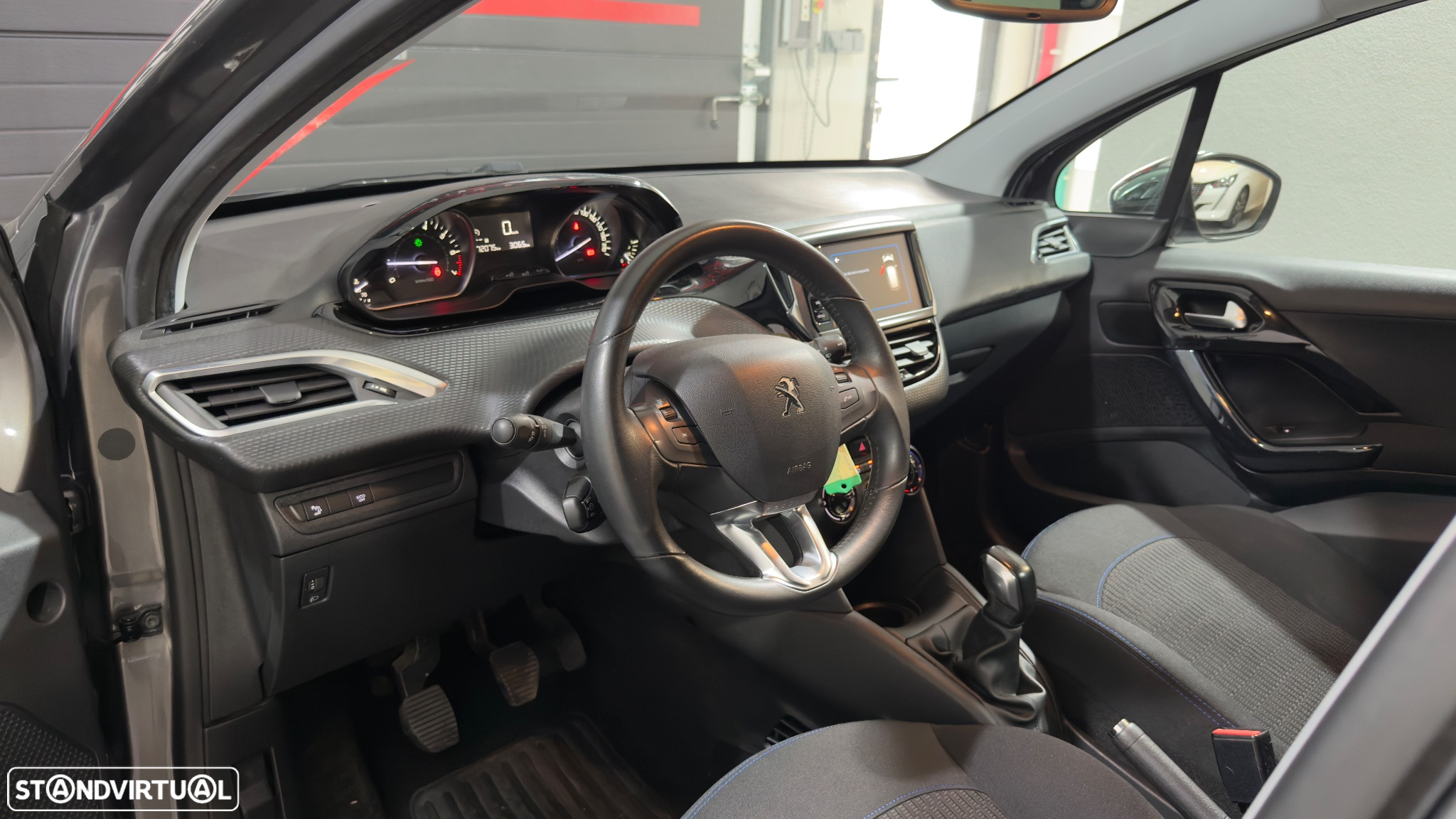 Peugeot 208 1.2 PureTech Signature - 12