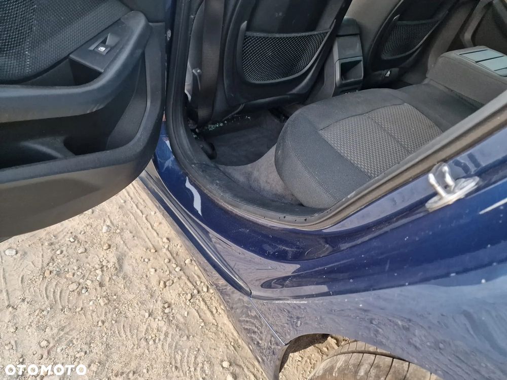 BMW Seria 2 218i Advantage - 30