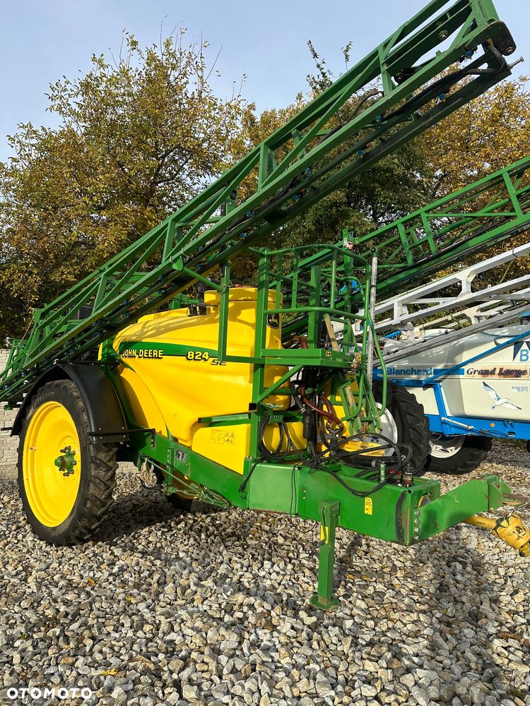John Deere 824 - 1