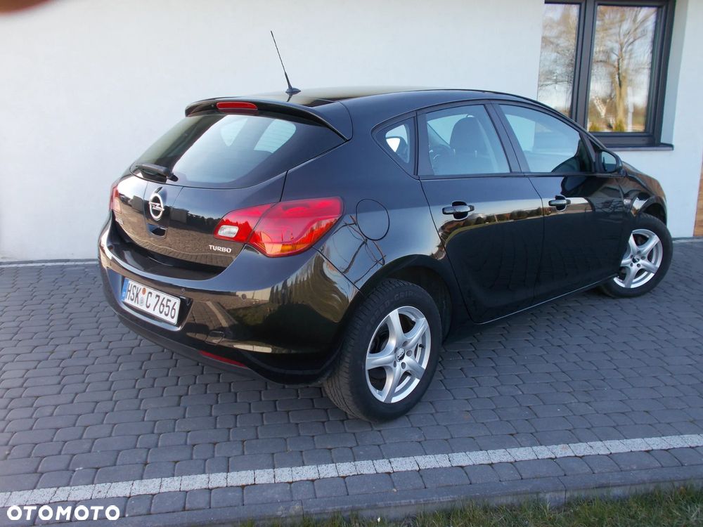 Opel Astra IV 1.4 T Cosmo - 13