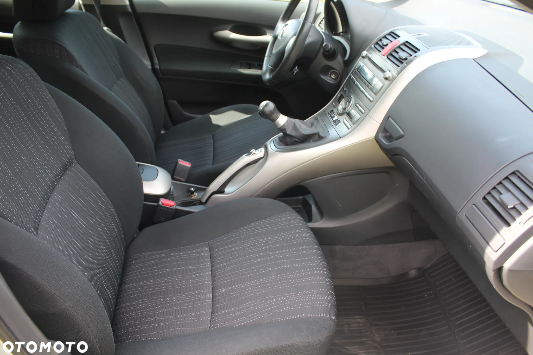 Toyota Auris 1.6 VVT-i Executive - 19