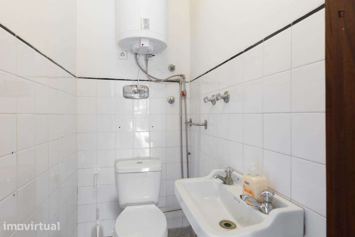 Quarto - localizado em Campanhã Porto - Grande imagem: 3/21