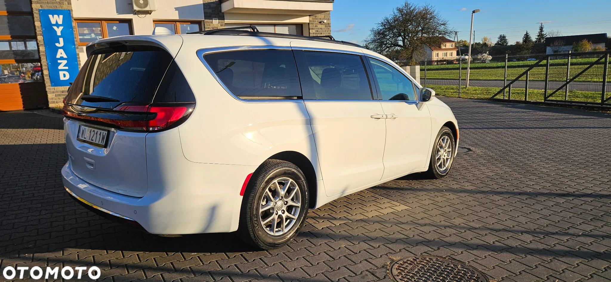 Chrysler Pacifica - 3