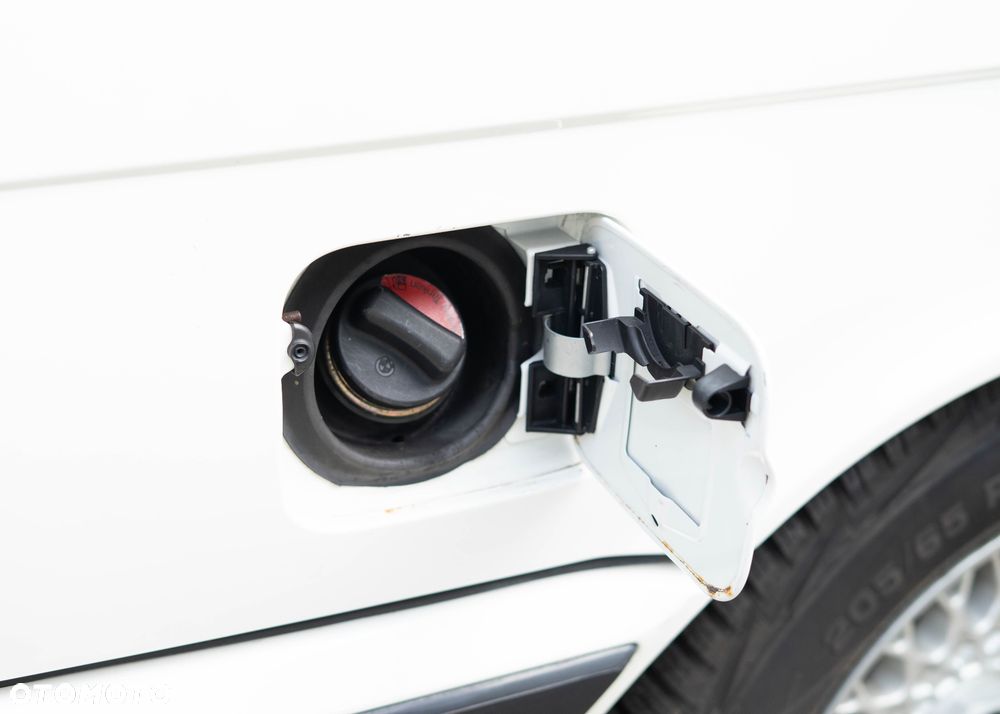 BMW Seria 5 520i - 33