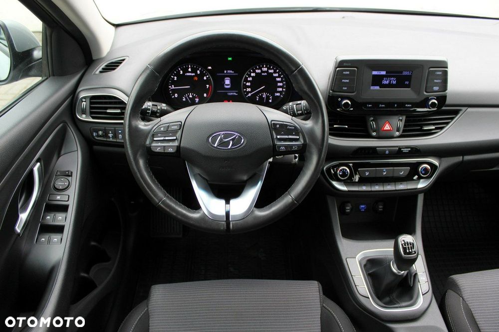 Hyundai i30 1.5 DPI Classic + - 9