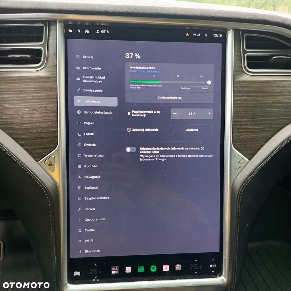 Tesla Model X - 24