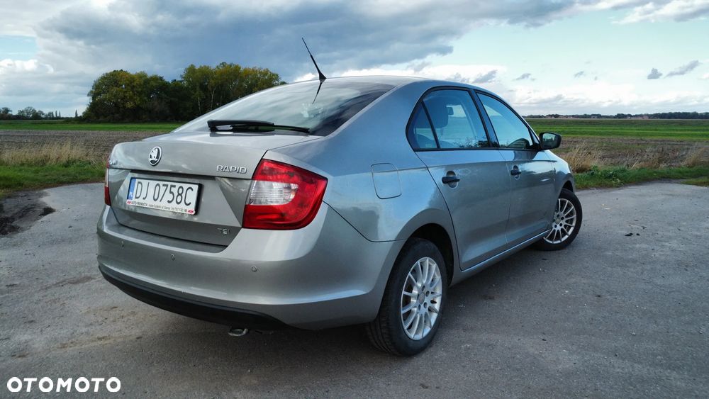 Skoda RAPID - 12