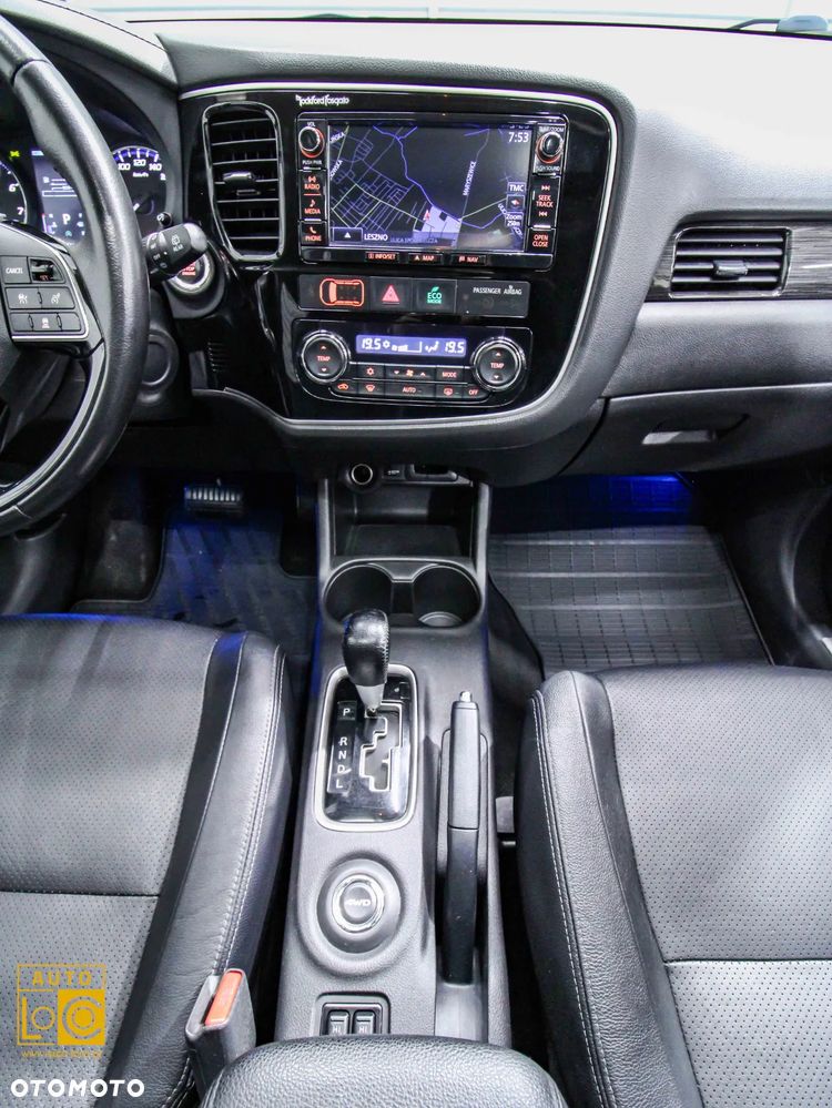 Mitsubishi Outlander 2.0 Instyle Navi 4WD CVT - 18