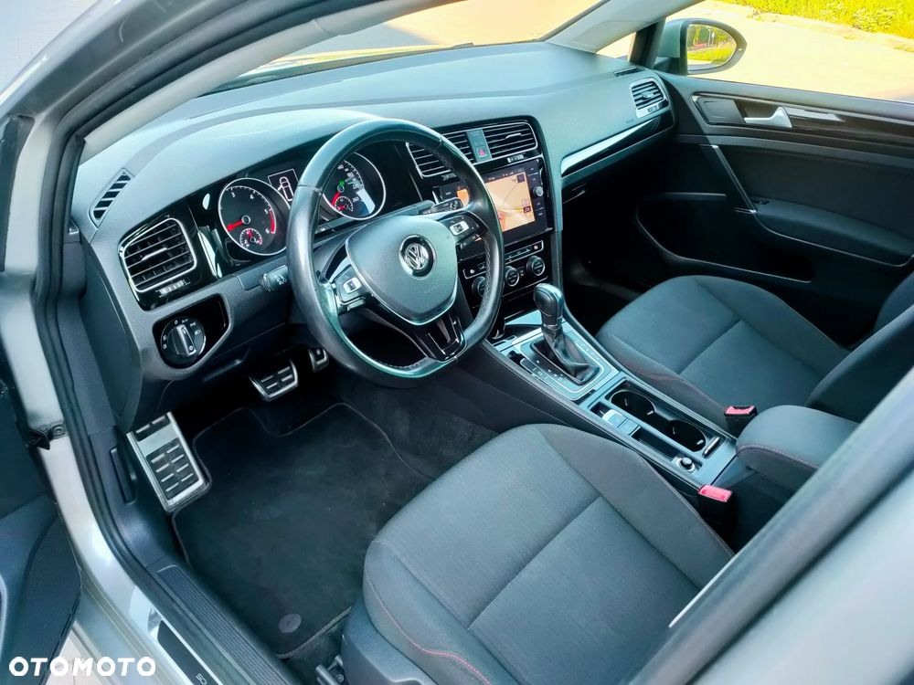 Volkswagen Golf - 2