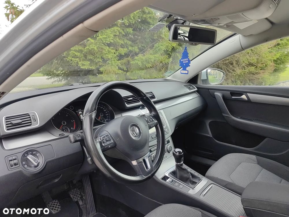 Volkswagen Passat 1.6 TDI Comfortline - 5