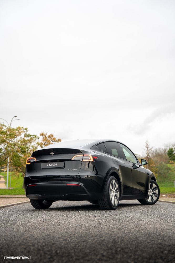 Tesla Model Y Long Range Dual Motor AWD - 40