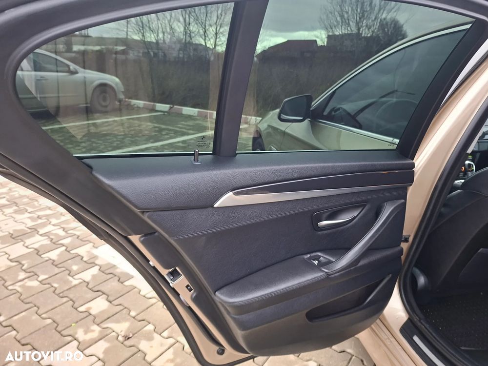 BMW Seria 5 525d xDrive AT - 15