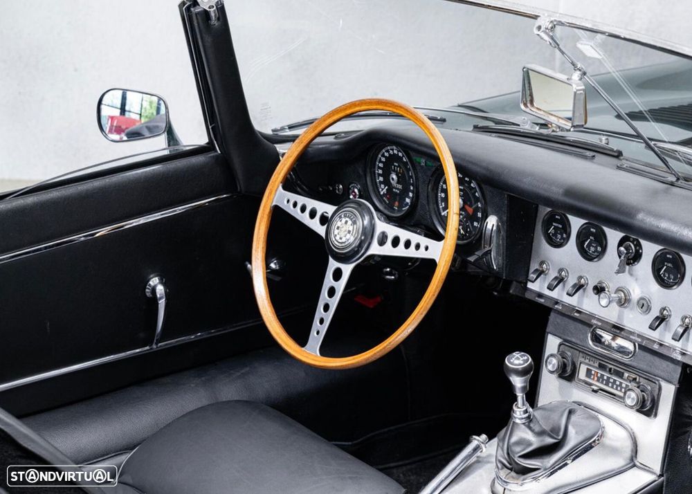 Jaguar E-Type - 21